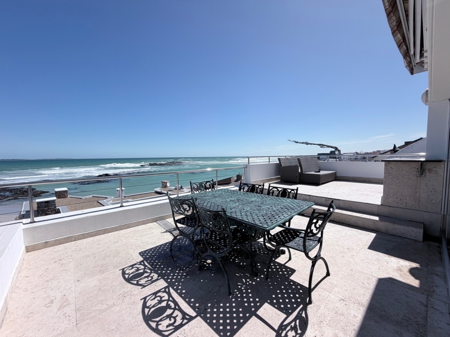 7 Bedroom Property for Sale in Bloubergstrand Western Cape